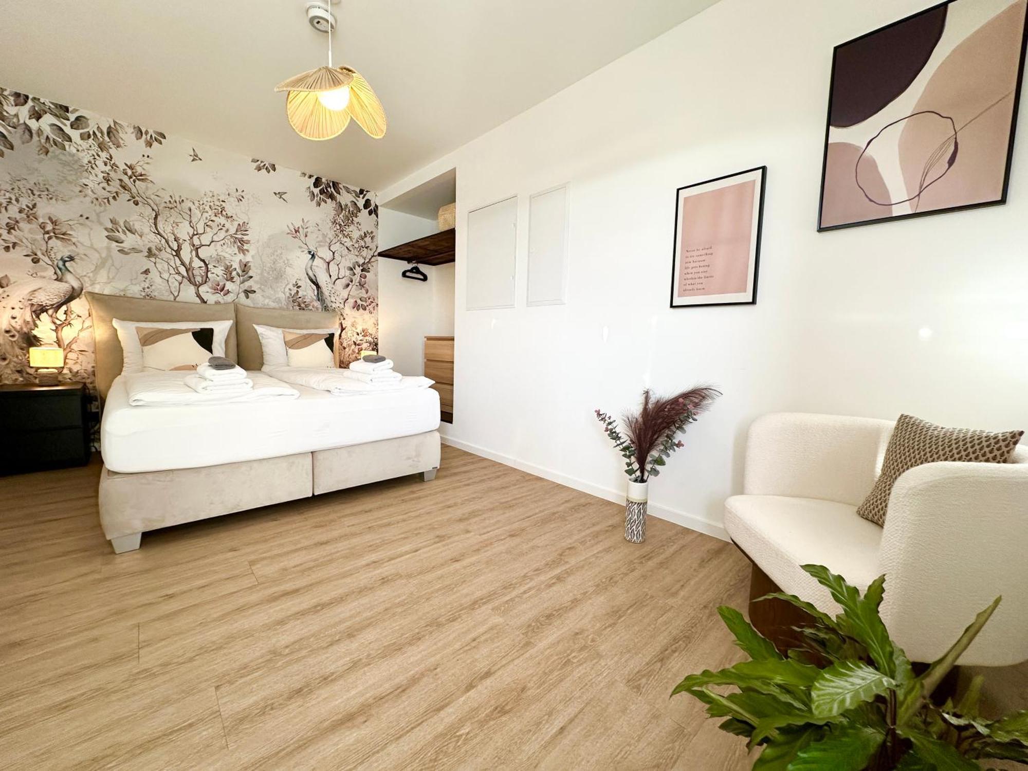 Special Apartment - Stadtnah, Balkon, Parkplatz, E-Ladestation, Gitterbox Fuer Fahrraeder, Fitnessstudio Κόμπλεντς Εξωτερικό φωτογραφία